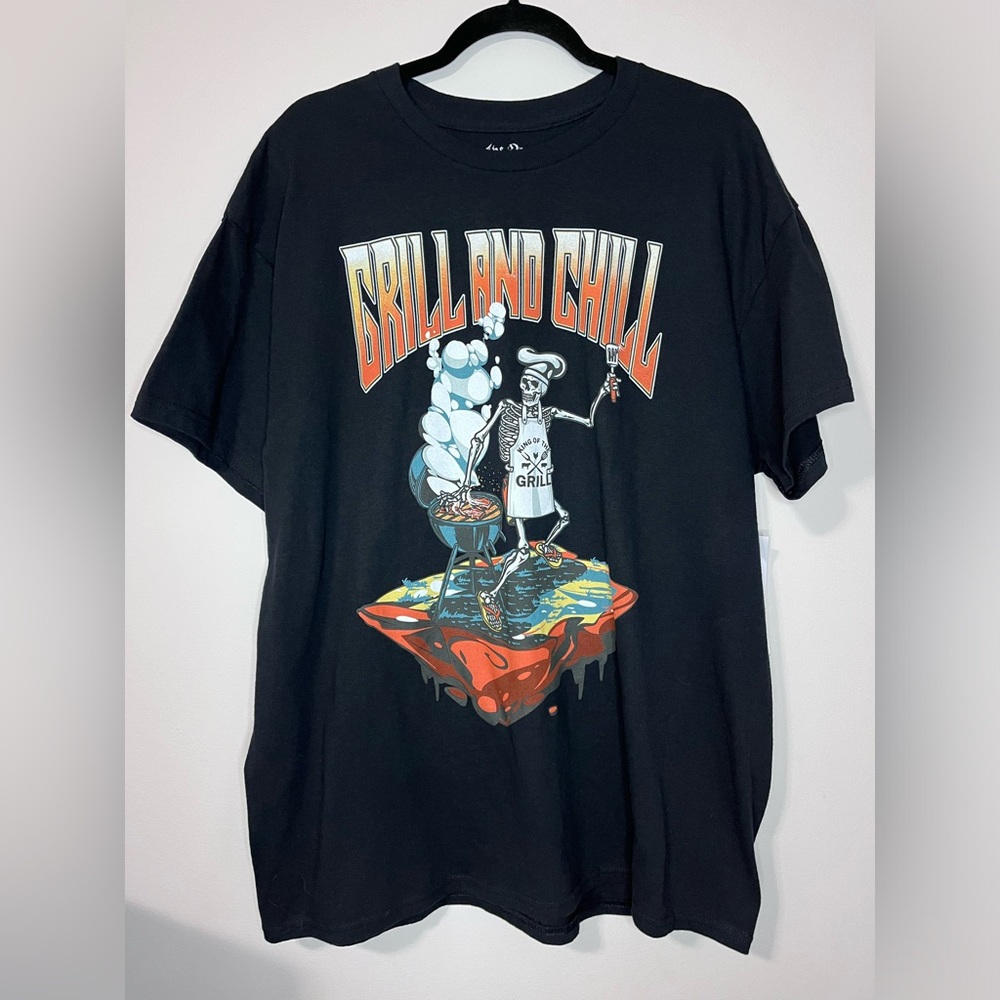 TRUST THE UNIVERSE Grill & Chill Oversized Graphic Tee Unisex T-Shirt XL. NWT